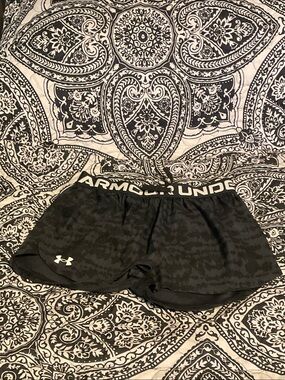 Under Armour Black Women's Athletic Shorts with Logo Waistband